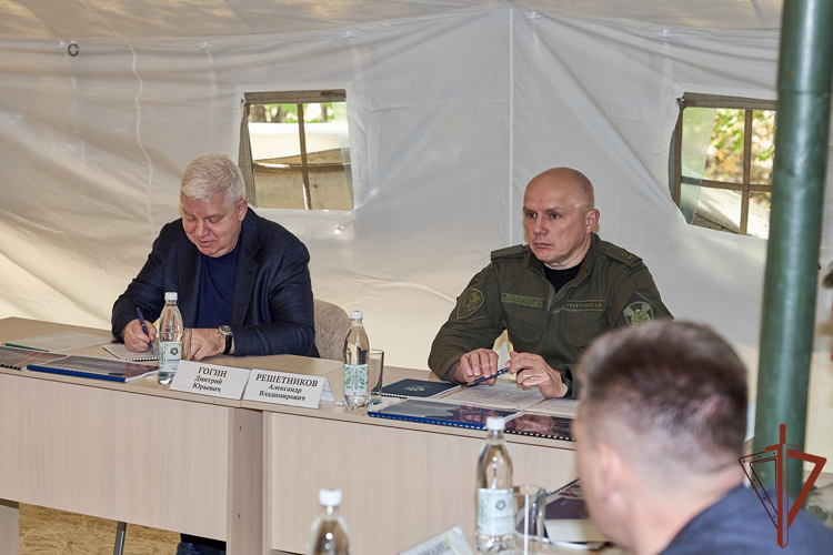 В Приморье состоялась рабочая встреча командующего Восточным округом Росгвардии с главой Росрезерва