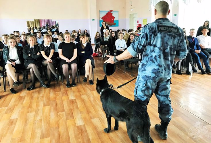 В Комсомольске-на-Амуре сотрудники ОМОН приняли участие в мероприятиях, посвящённых 15-летию со дня трагедии в Беслане
