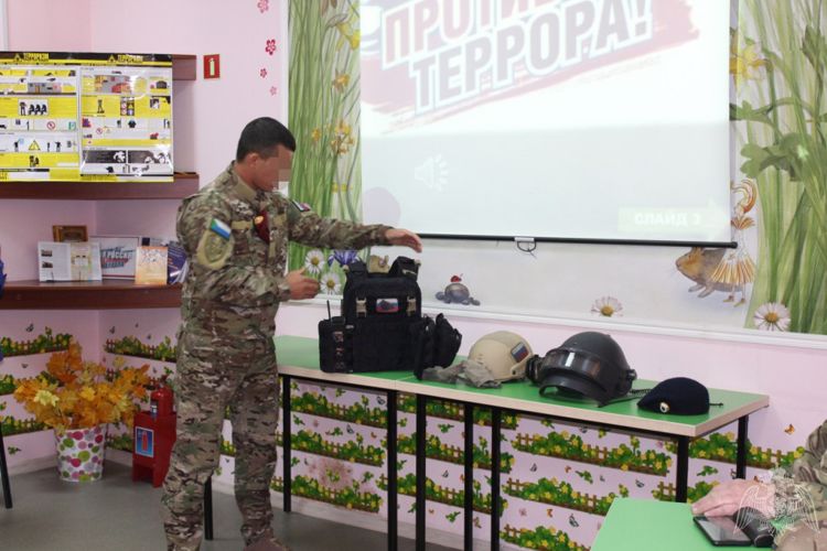 В Хабаровске военнослужащие и сотрудники Росгвардии приняли участие в мероприятиях, приуроченных ко Дню солидарности в борьбе с терроризмом 
