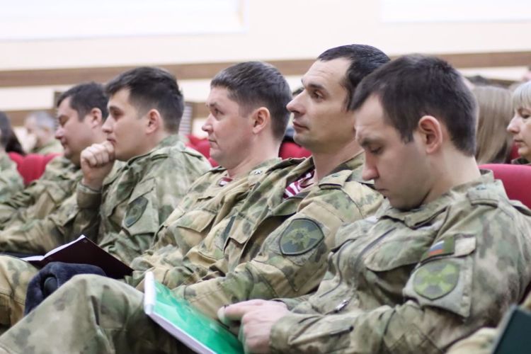 Известный столичный психолог рассказал хабаровским росгвардейцам об основных признаках интернет-зависимости