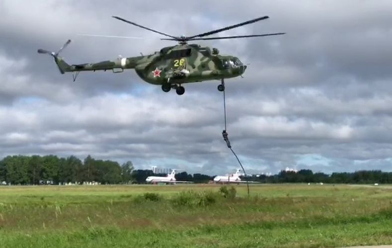 Сотрудники хабаровского СОБР Росгвардии провели занятия по десантно-штурмовой подготовке