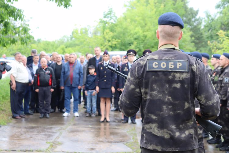 В Хабаровске росгвардейцы и полицейские почтили память Героя России Сергея Орлова