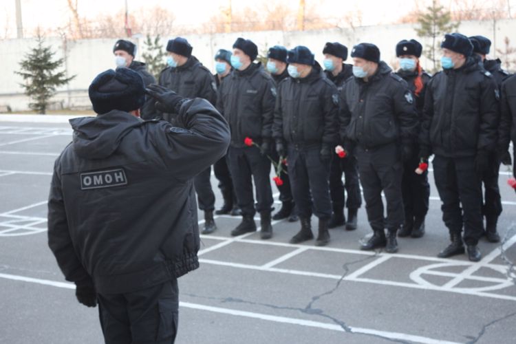 В Хабаровске росгвардейцы почтили память своих боевых товарищей, погибших при исполнении служебных обязанностей