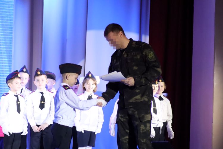 В Хабаровске военнослужащие и сотрудники Росгвардии приняли участие в церемонии принятия присяги юными кадетами