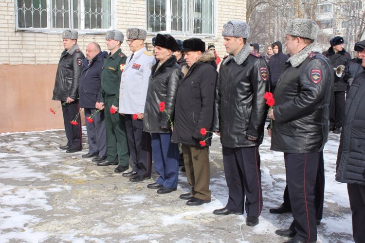 Мемориальная доска в память о Герое России Сергее Орлове открыта в Хабаровске 