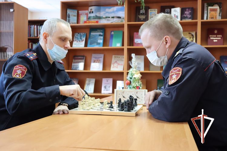 Накануне Рождества хабаровские росгвардейцы определили сильнейших шахматистов 
