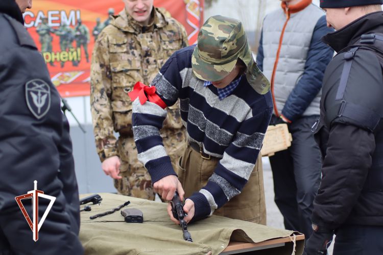 Хабаровские школьники определили лучших в военно-патриотической эстафете «Вместе с Росгвардией» 