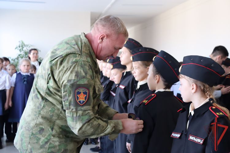 Кадеты из села Мирное Хабаровского края написали письма участникам специальной военной операции