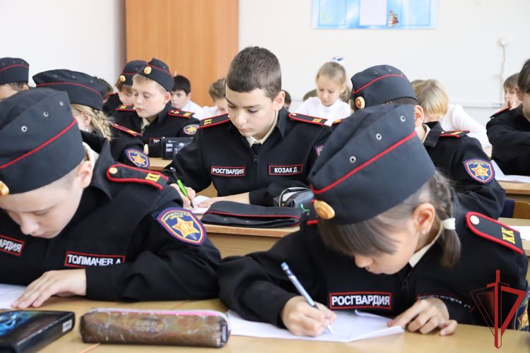 Кадеты из села Мирное Хабаровского края написали письма участникам специальной военной операции
