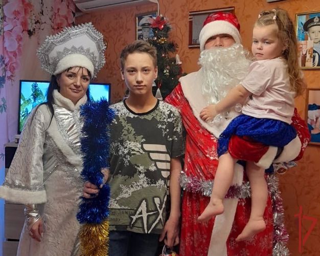 В Хабаровском крае росгвардейцы поздравили семьи сослуживцев с наступающим Новым годом