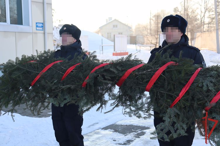 В Хабаровске росгвардейцы почтили память Героев России, погибших при исполнении служебного долга