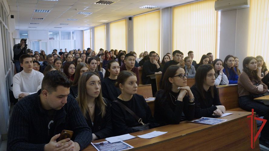 Сотрудники вневедомственной охраны рассказали хабаровским студентам о службе в Росгвардии