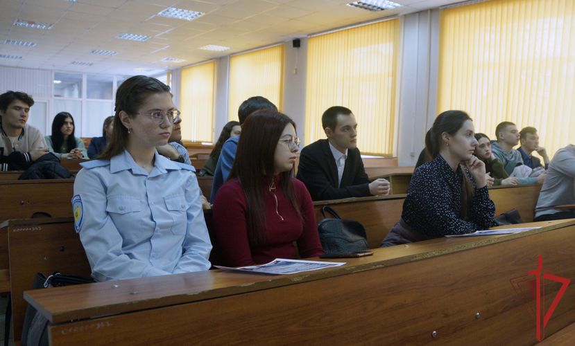 Сотрудники вневедомственной охраны рассказали хабаровским студентам о службе в Росгвардии