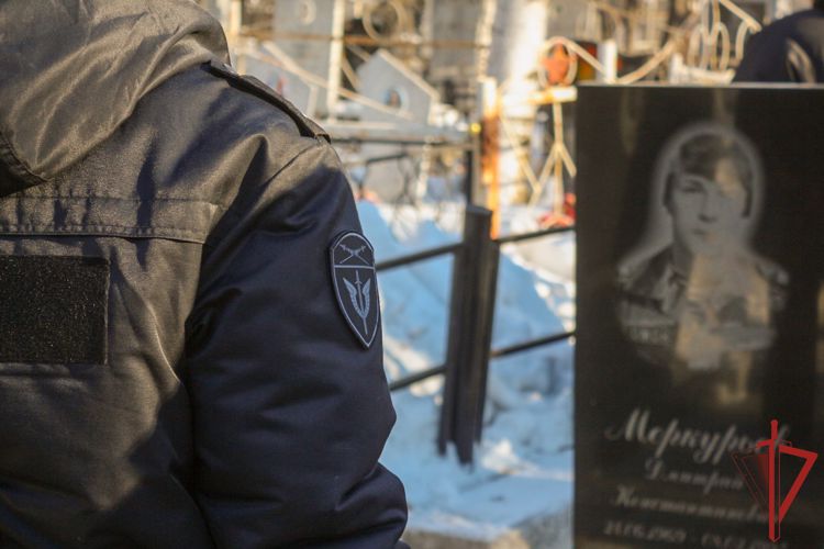 Сотрудники хабаровского ОМОН почтили память боевых товарищей, погибших 28 лет назад
