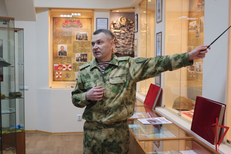 Накануне Дня защитника Отечества более 60 хабаровских школьников стали гостями регионального управления Росгвардии