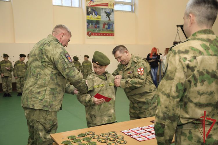 В Хабаровске открыт новый подшефный класс Росгвардии