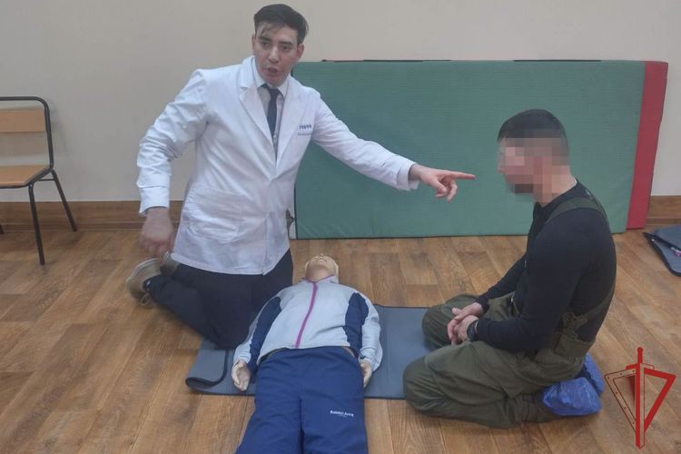 В Хабаровске сотрудники отрядов специального назначения Росгвардии прошли обучение навыкам тактической медицины 