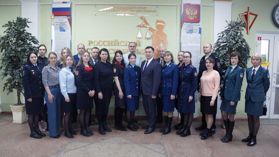 В Хабаровске сотрудники Росгвардии встретились со студентами университета правосудия