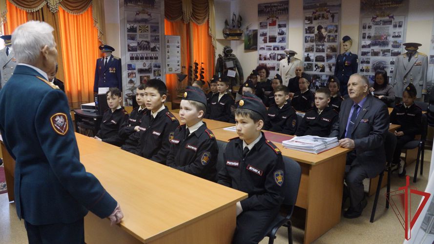 Ученики подшефного класса побывали на экскурсии в музее Восточного округа Росгвардии