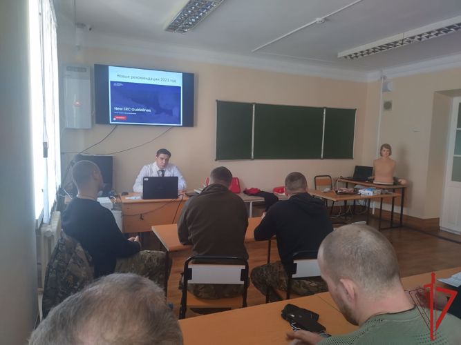 В Хабаровске сотрудники отрядов специального назначения Росгвардии прошли обучение навыкам тактической медицины 