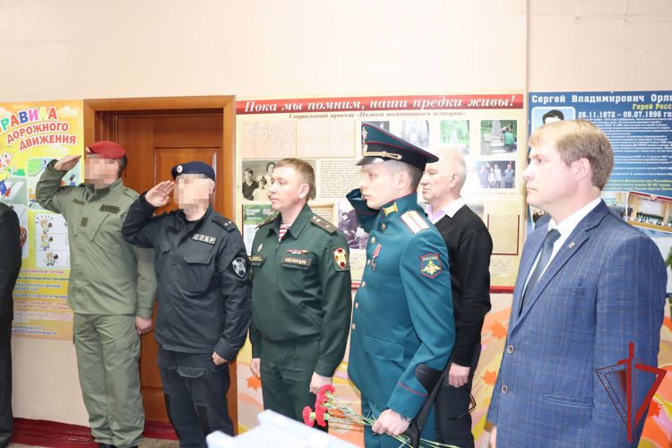 «Парта Героя» в память об офицере СОБР «Ерофей» открыта в хабаровской школе