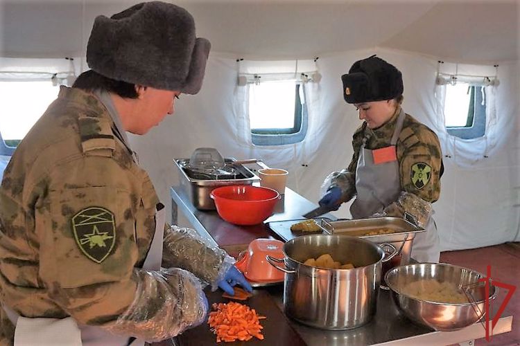 В Хабаровске военные повара Росгвардии показали мастерство в ежегодном кулинарном конкурсе