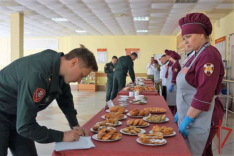 В Хабаровске военные повара Росгвардии показали мастерство в ежегодном кулинарном конкурсе