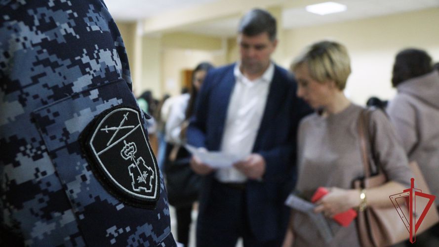 В Хабаровске росгвардейцы приняли участие в региональной ярмарке вакансий «МЕГАмаркет карьеры»