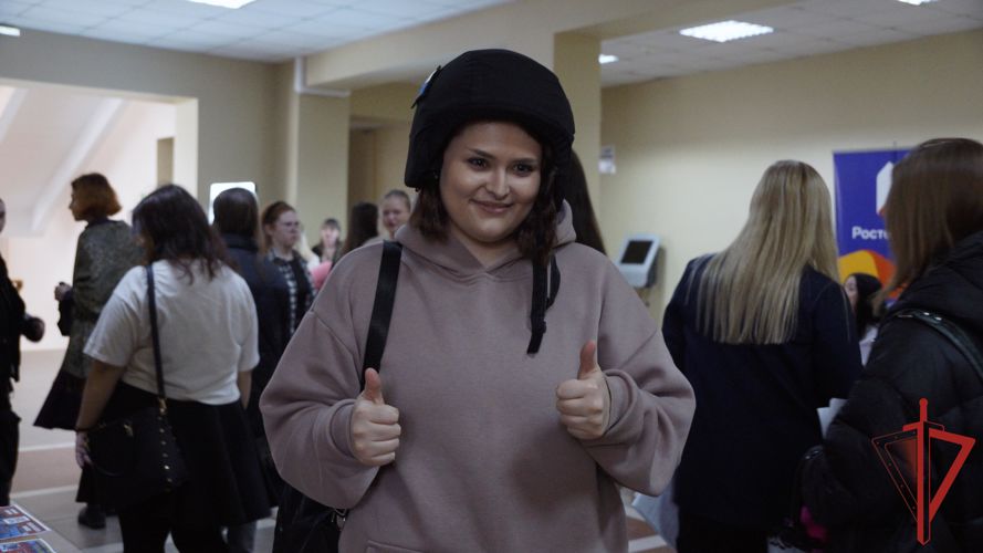 В Хабаровске росгвардейцы приняли участие в региональной ярмарке вакансий «МЕГАмаркет карьеры»