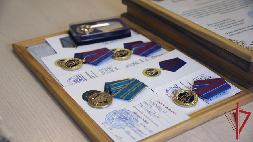 Профессиональные заслуги ветеранов вневедомственной охраны Росгвардии отметили в Хабаровске