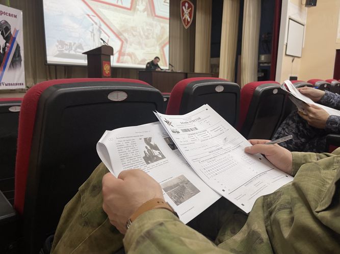 В Хабаровске росгвардейцы написали «Диктант Победы»