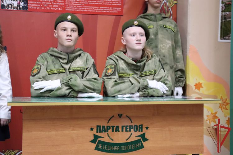 «Парта Героя» в память об офицере СОБР «Ерофей» открыта в хабаровской школе