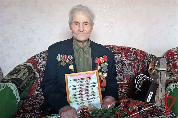 В г. Бикин Хабаровского края росгвардейцы поздравили ветеранов Великой Отечественной войны