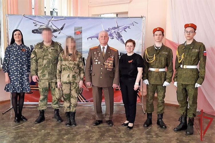 В преддверии Дня Победы сотрудники ОМОН «Ураган» провели Урок мужества для школьников г. Комсомольска-на-Амуре