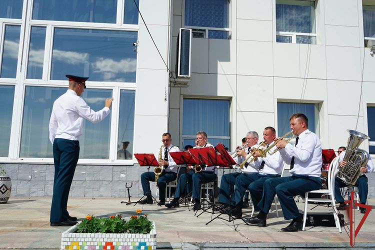 Военный оркестр Росгвардии поздравил жителей Амурска с юбилеем города