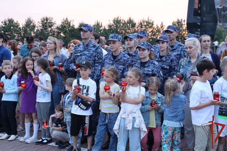 Хабаровские росгвардейцы присоединились к всероссийской акции «Свеча памяти»