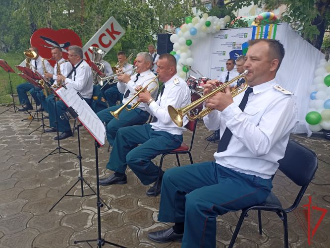 Военный оркестр Росгвардии поздравил жителей Амурска с юбилеем города