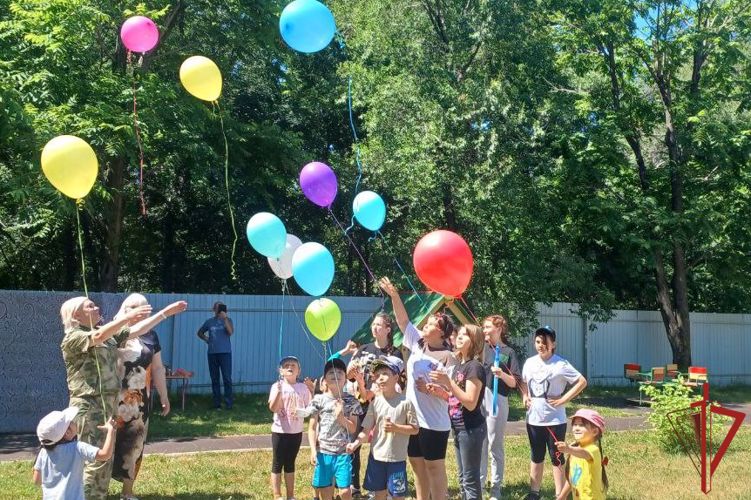 В Хабаровске росгвардейцы организовали праздник для детей, попавших в сложную жизненную ситуацию
