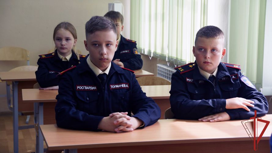  В Хабаровске сотрудники Росгвардии провели Урок мужества, посвящённый Дню солидарности в борьбе с терроризмом 