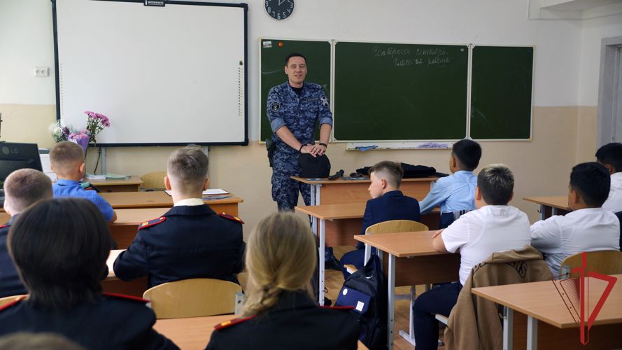  В Хабаровске сотрудники Росгвардии провели Урок мужества, посвящённый Дню солидарности в борьбе с терроризмом 