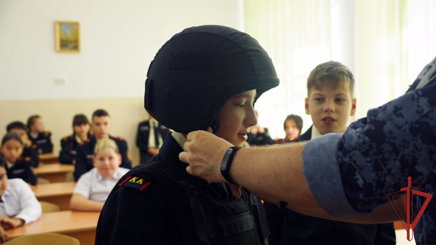  В Хабаровске сотрудники Росгвардии провели Урок мужества, посвящённый Дню солидарности в борьбе с терроризмом 