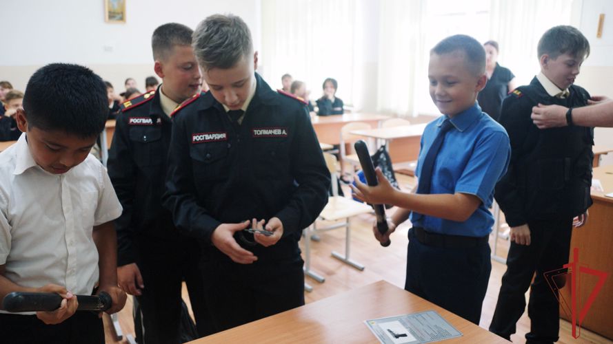  В Хабаровске сотрудники Росгвардии провели Урок мужества, посвящённый Дню солидарности в борьбе с терроризмом 