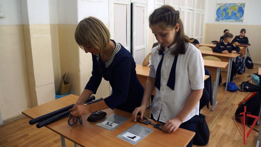  В Хабаровске сотрудники Росгвардии провели Урок мужества, посвящённый Дню солидарности в борьбе с терроризмом 