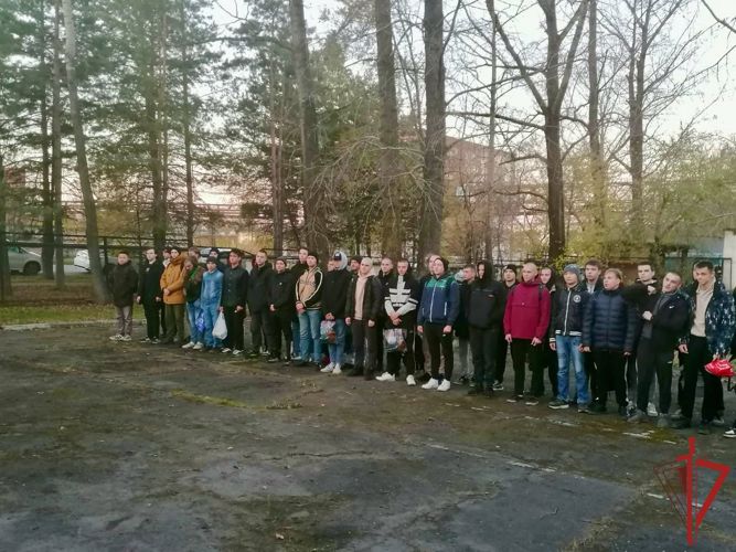  Музыканты регионального управления Росгвардии приняли участие в торжественной церемонии отправки призывников в армию 