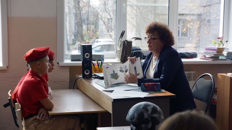 Накануне профессионального праздника сотрудники вневедомственной охраны Росгвардии провели Урок мужества для юных хабаровчан
