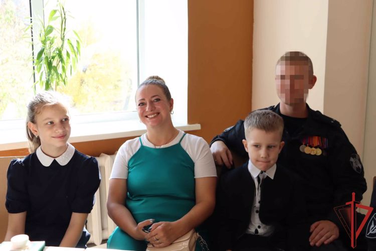 В День отца хабаровские росгвардейцы получили поздравления от представителей филиала Фонда «Защитники Отечества»