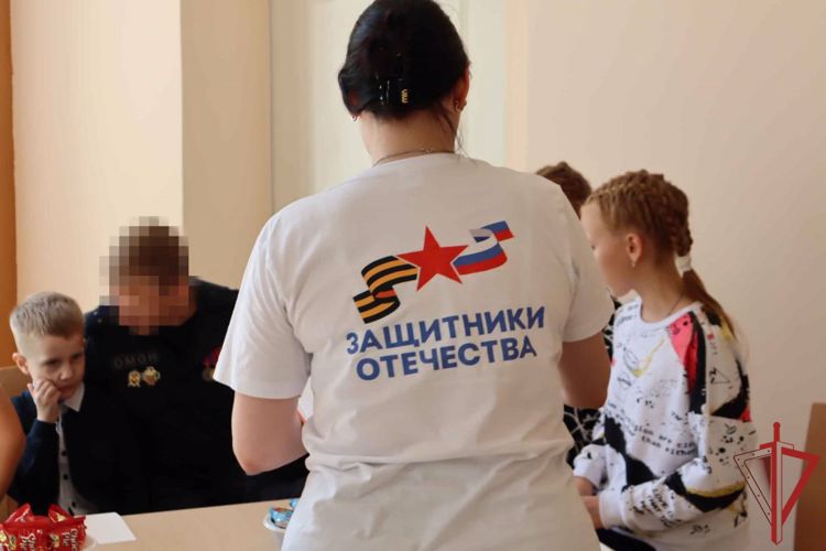 В День отца хабаровские росгвардейцы получили поздравления от представителей филиала Фонда «Защитники Отечества»