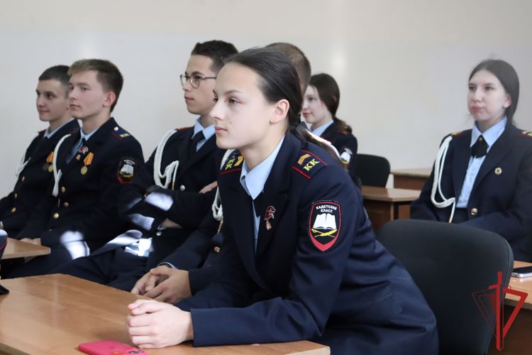 Курсанты Новосибирского военного института Росгвардии встретились с кадетами хабаровской школы имени Героя России лейтенанта милиции Сергея Орлова 