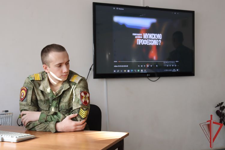 Курсанты Новосибирского военного института Росгвардии встретились с кадетами хабаровской школы имени Героя России лейтенанта милиции Сергея Орлова 
