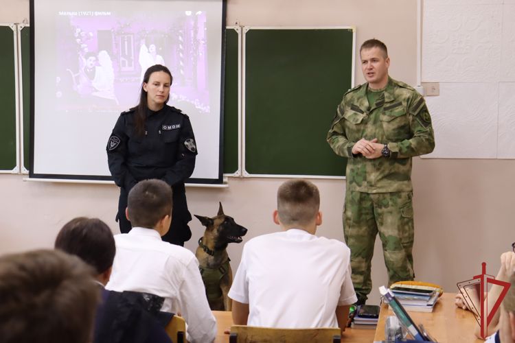 Курсанты Новосибирского военного института Росгвардии встретились с кадетами хабаровской школы имени Героя России лейтенанта милиции Сергея Орлова 